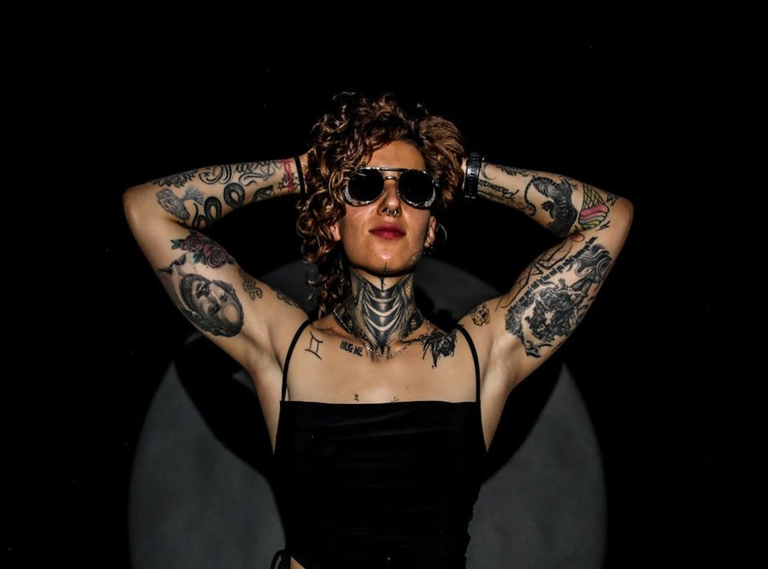 pecho tatuajes en los senos sencillos